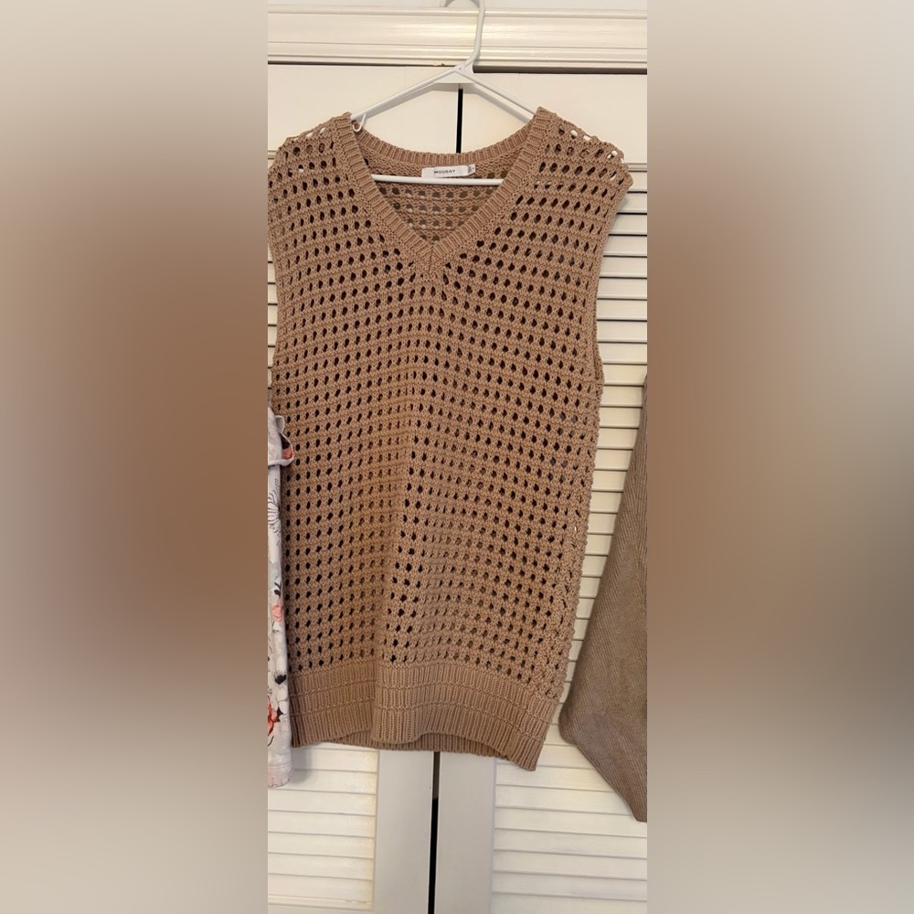 MOUSSY Tan Sleeveless Knit Vest